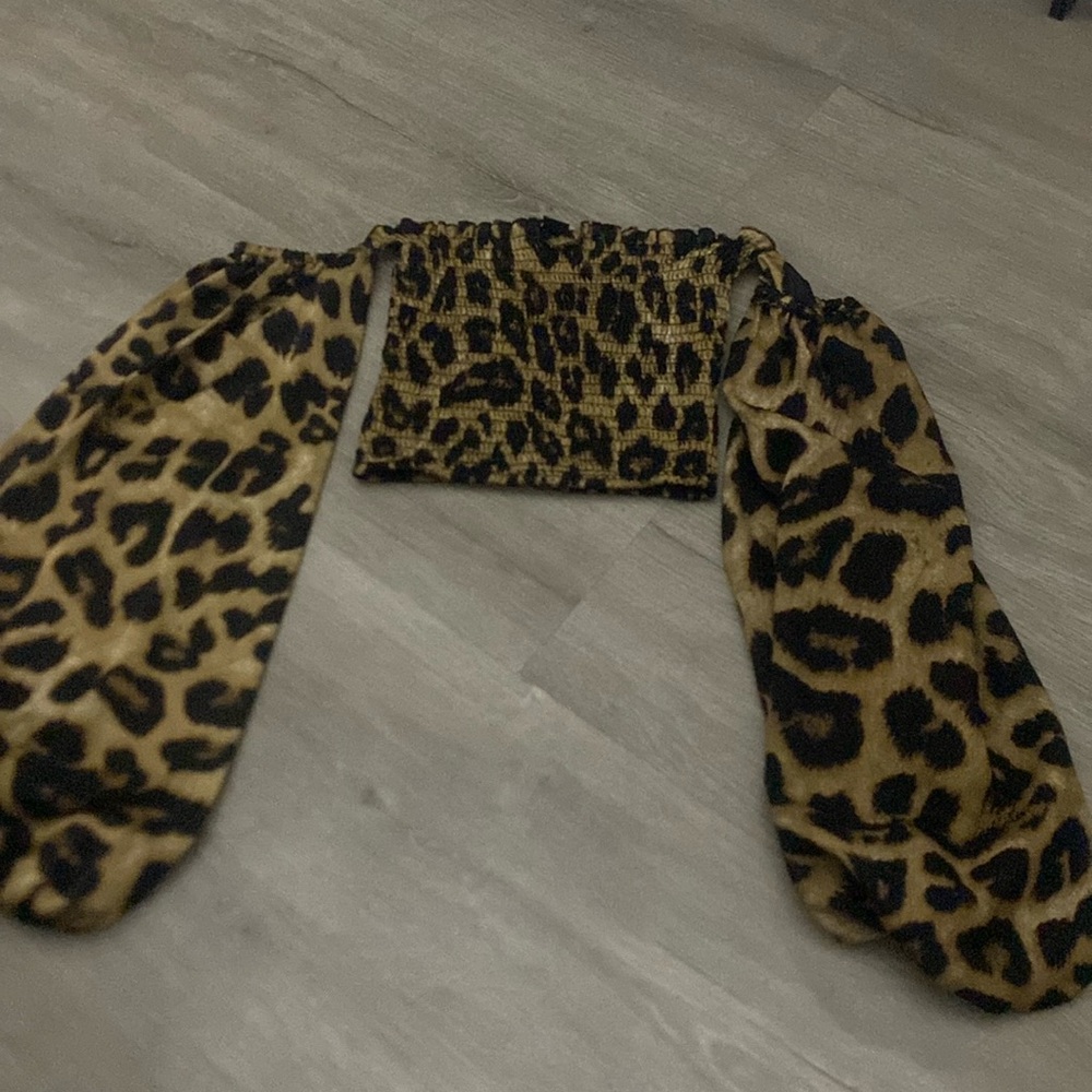 Cheetah print long sleeve crop